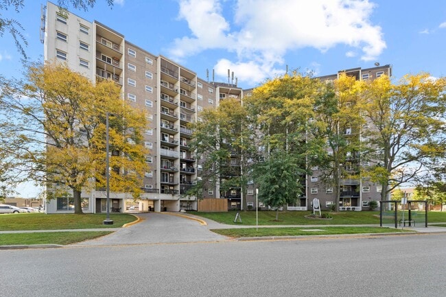 Anchorage Apartments in Windsor, ON - Building Photo - Building Photo