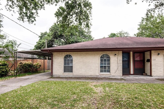 124 Eleventh St in Deer Park, TX - Building Photo - Building Photo