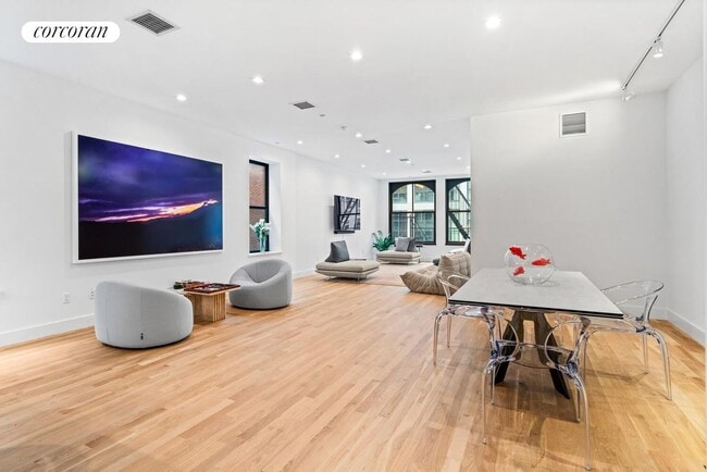 228 W Broadway in New York, NY - Building Photo - Building Photo