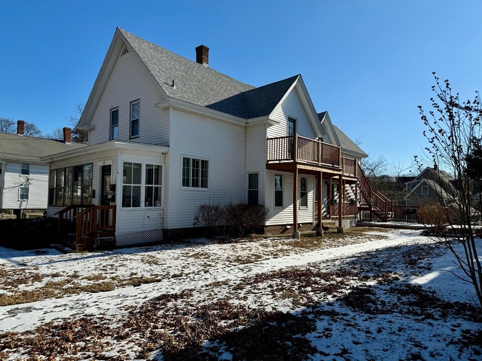 38 Emmons St in Franklin, MA - Foto de edificio