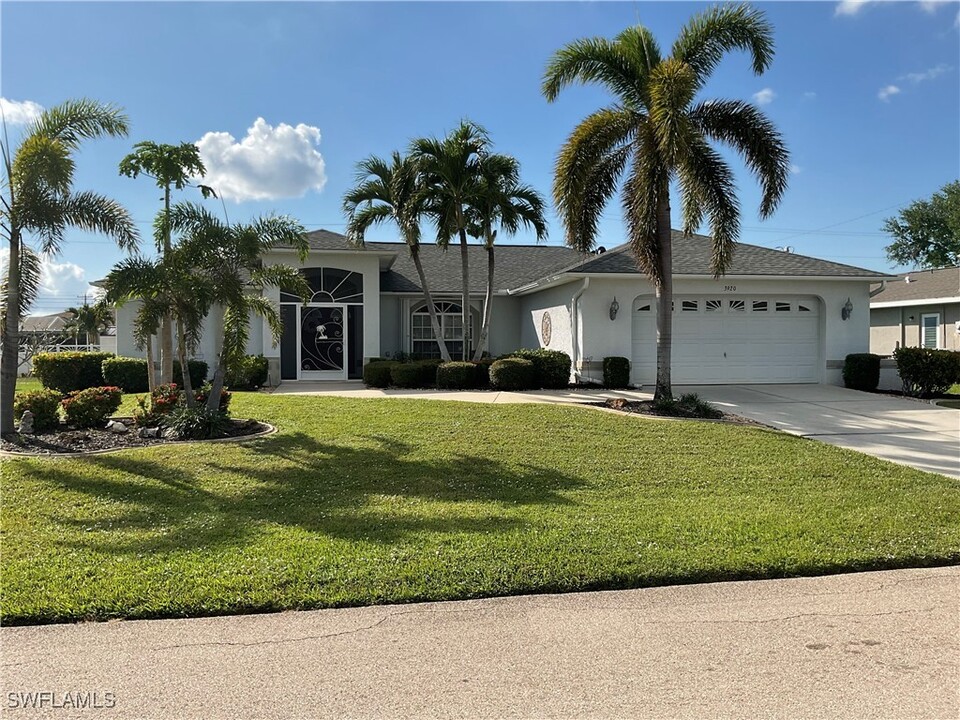 3920 SE 2nd Pl in Cape Coral, FL - Building Photo