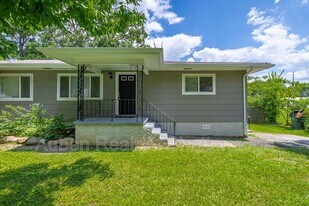 2806 Silverdale Rd in Chattanooga, TN - Building Photo