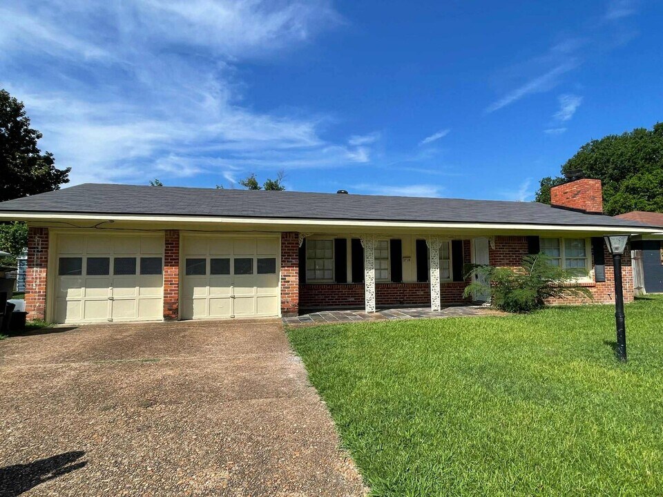 2710 Higgins Dr in Shreveport, LA - Building Photo