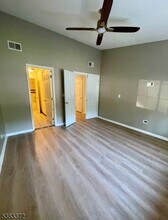 26 Spruce Ct in Bedminster, NJ - Building Photo - Building Photo
