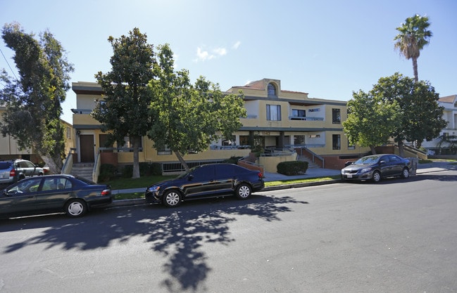 Stanely Gardens in Glendale, CA - Building Photo - Building Photo