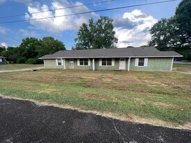 11 Glenda Dr in Cave Spring, GA - Building Photo