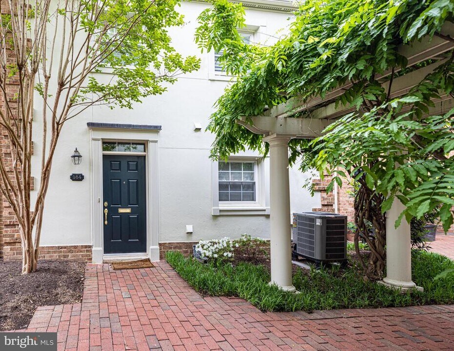 984 N Royal St in Alexandria, VA - Building Photo