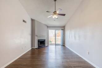 Woodberry Apartments in Asheville, NC - Building Photo - Interior Photo