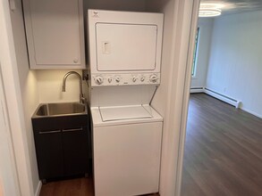 34 Little Neck Rd in Centerport, NY - Building Photo - Building Photo