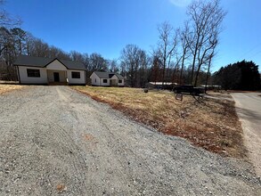 145 Highland Hills Dr in Campobello, SC - Building Photo - Building Photo