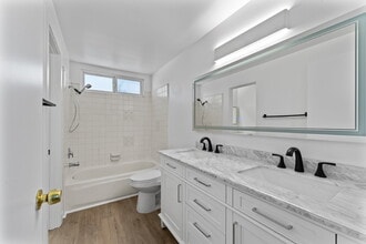 29160 Flowerpark Dr in Santa Clarita, CA - Building Photo - Building Photo