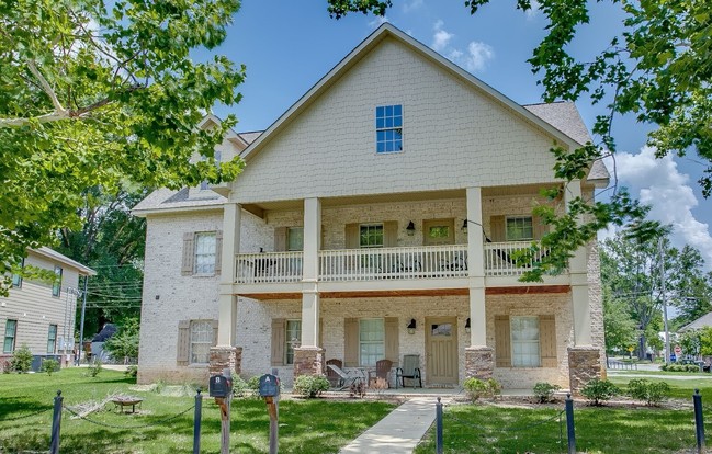 403 Meador Townhomes in Tuscaloosa, AL - Building Photo - Building Photo