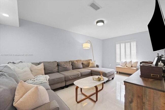 7161 SW 55th Terrace W in Miami, FL - Building Photo - Building Photo