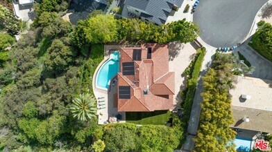 9686 Moorgate Rd in Beverly Hills, CA - Building Photo - Building Photo