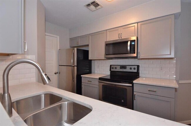 property at 2906 West Ave