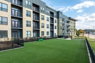 Blutowne in East Peoria, IL - Building Photo