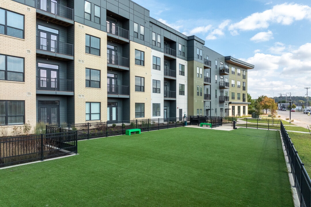 Blutowne in East Peoria, IL - Foto de edificio