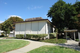2755 Country Dr in Fremont, CA - Foto de edificio - Building Photo
