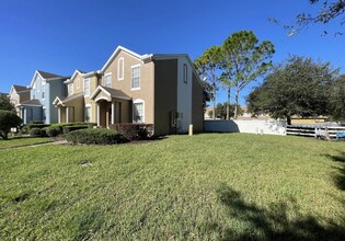 1255 Charlesworth Dr in Zephyrhills, FL - Building Photo - Building Photo