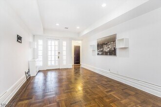 16 Forest St in Montclair, NJ - Building Photo - Building Photo