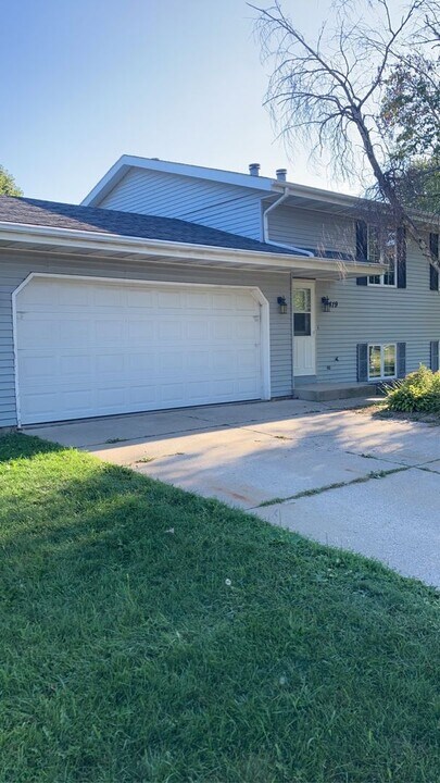 417-419 E St Mary St in Milton, WI - Building Photo