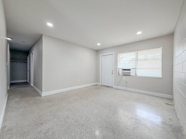 703 N 25th St in Fort Pierce, FL - Building Photo - Building Photo