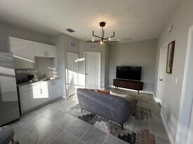 2288 SE 30th St in Homestead, FL - Building Photo