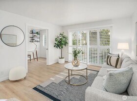 800 N Allen Pl, Unit #204 in Seattle, WA - Building Photo