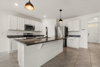 6814 Grace Hammock Rd in Harmony, FL - Foto de edificio - Building Photo