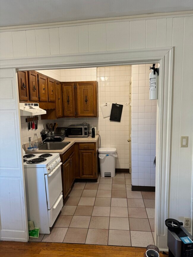 910 Beacon St, Unit 4 in Boston, MA - Building Photo - Building Photo