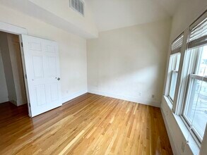 15 Sunset St, Unit 3 in Boston, MA - Building Photo - Building Photo