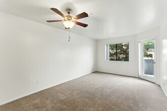 Casa Grande Senior Apartment Homes in Corona, CA - Foto de edificio - Interior Photo