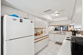 2902 Oak Cir in Tarpon Springs, FL - Building Photo - Building Photo