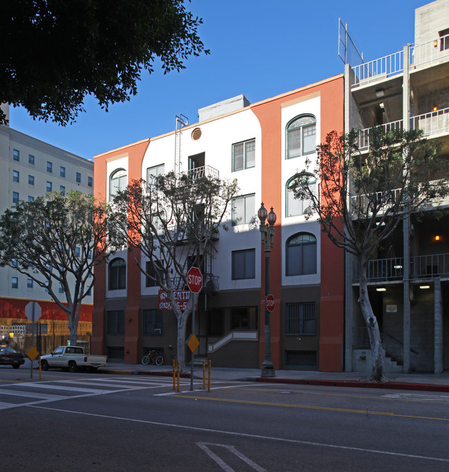 Hubbard Arms Apartments in Los Angeles, CA - Building Photo - Building Photo