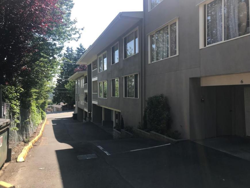 10707 Des Moines Memorial Dr in Burien, WA - Building Photo
