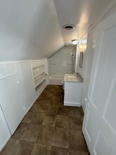 261 Scott St, Unit Apartment 2 Upstairs in Erie, PA - Foto de edificio - Building Photo