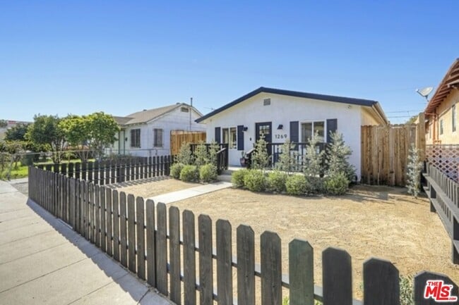 property at 1269 1/2 S Muirfield Rd