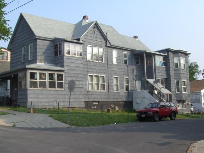 516 Carbon St in Syracuse, NY - Building Photo