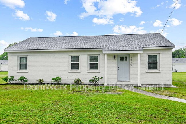 property at 3015 Azalea Dr