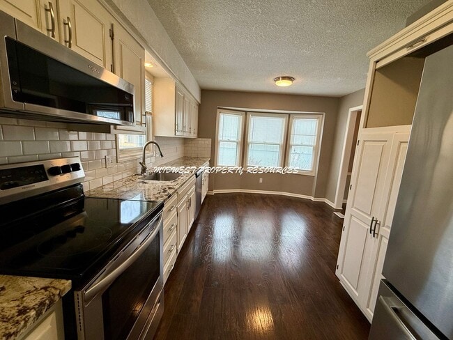 2025 NE Knollbrook St in Lee's Summit, MO - Building Photo - Building Photo