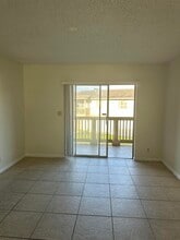 1806 Abbey Rd in West Palm Beach, FL - Building Photo - Building Photo