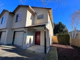 1594 NE Cleveland Ave in Gresham, OR - Building Photo