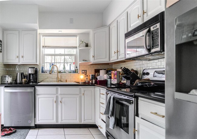2610 NE 18th Ter in Lighthouse Point, FL - Building Photo - Building Photo
