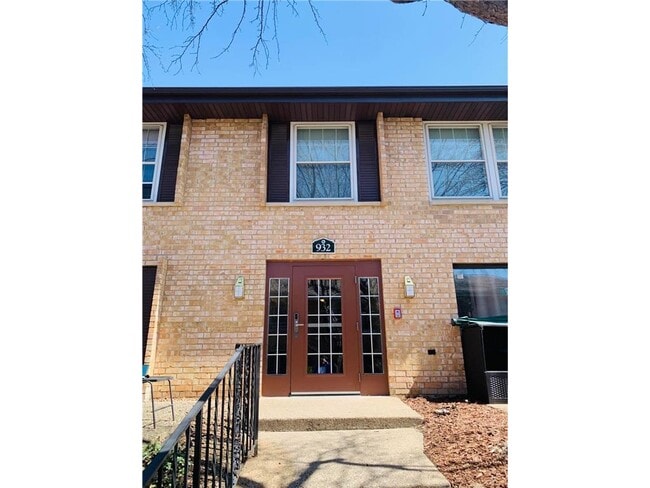 property at 932 Westbrooke Way