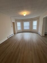 211 Spring St, Unit 1st Floor in Moosic, PA - Building Photo - Building Photo