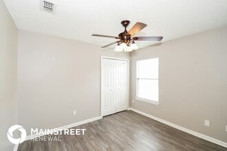 7405 International Village Dr in Jacksonville, FL - Building Photo - Building Photo