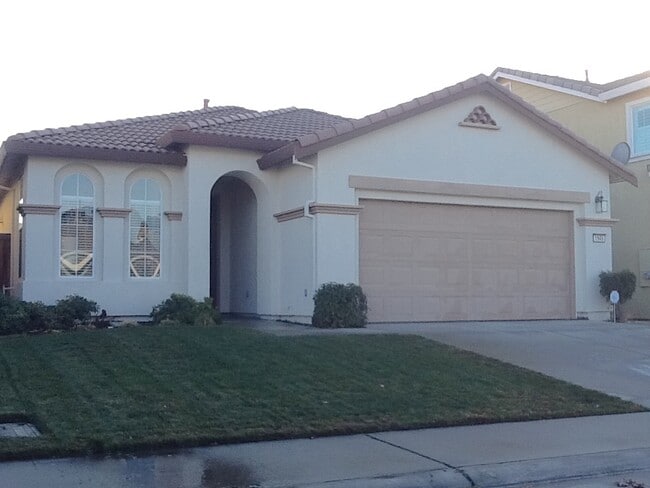 property at 1945 Glenveagh Ln