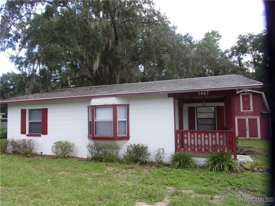 1467 N Paul Dr in Inverness, FL - Building Photo