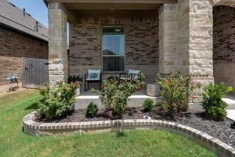 114 Nettle Swap Dr in Hutto, TX - Building Photo - Building Photo