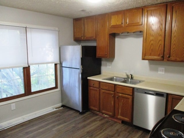 928 W Grove St, Unit 1 in Bloomington, IL - Foto de edificio - Building Photo